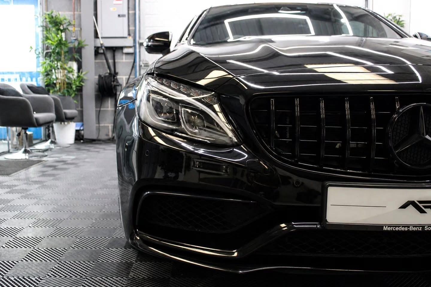 Water beading on hydrophobic ceramic coated paint
